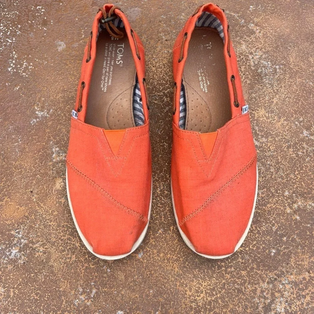 Orange TOMS slip-on shoes men’s size 8